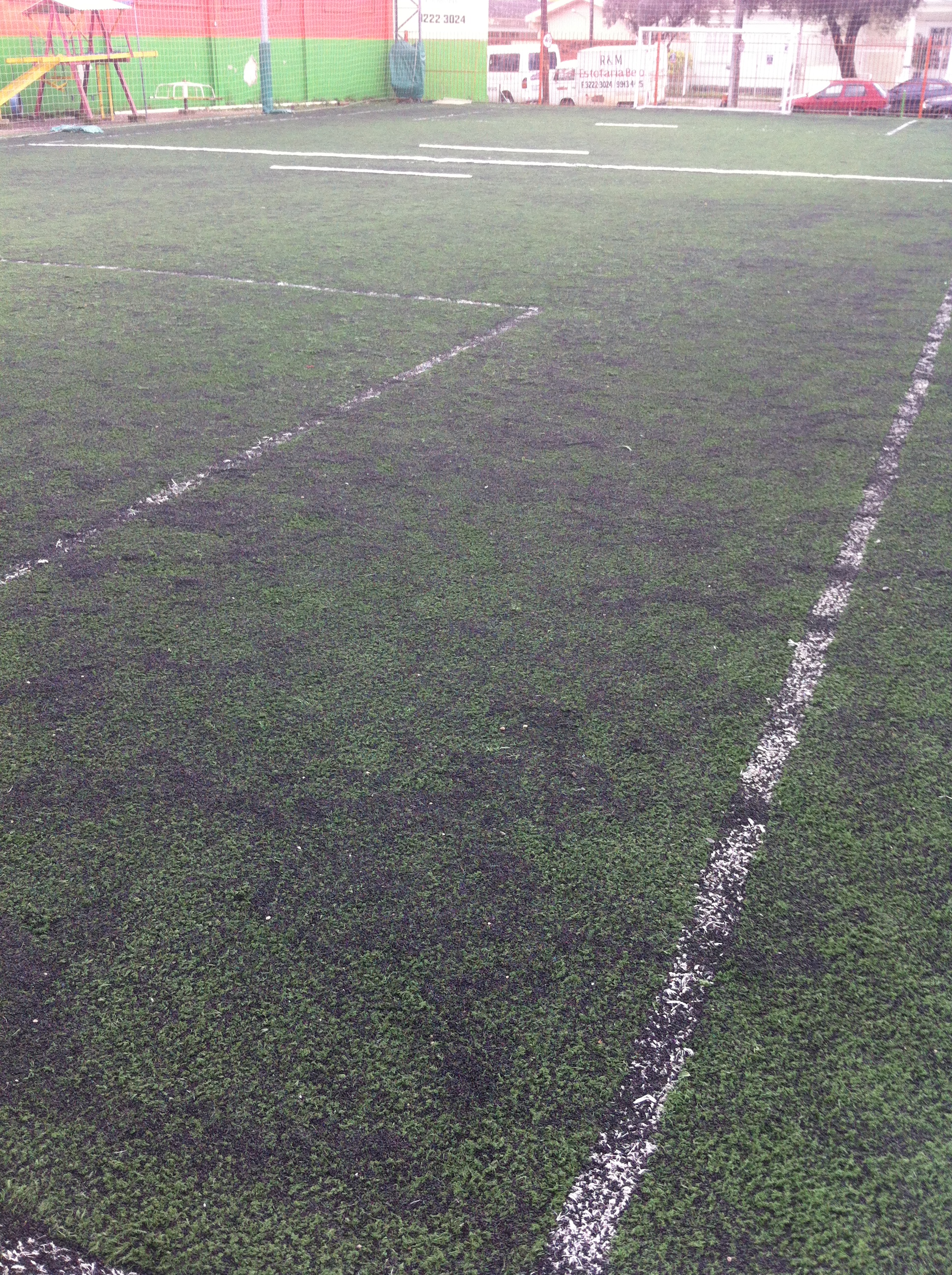 Manutenção na quadra de grama sintética do Mundo dos Esportes - Porto Alegre / Rio Grande do Sul