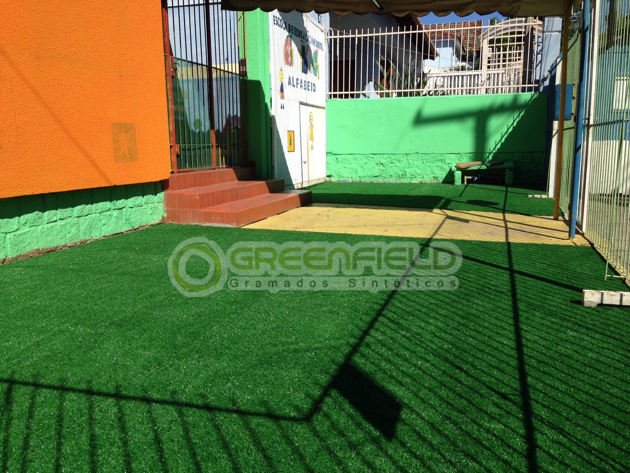 Escola de Educação Infantil Alfabeto - Grama sintética decorativa - Porto Alegre / Rio Grande do Sul